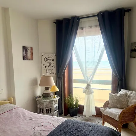 Apartment Vue Frontale Mer, 4 Personnes *